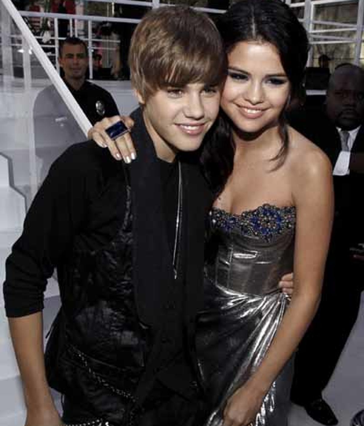 Selena y Justin, muy enamorados en un acto público. Foto: Gtres