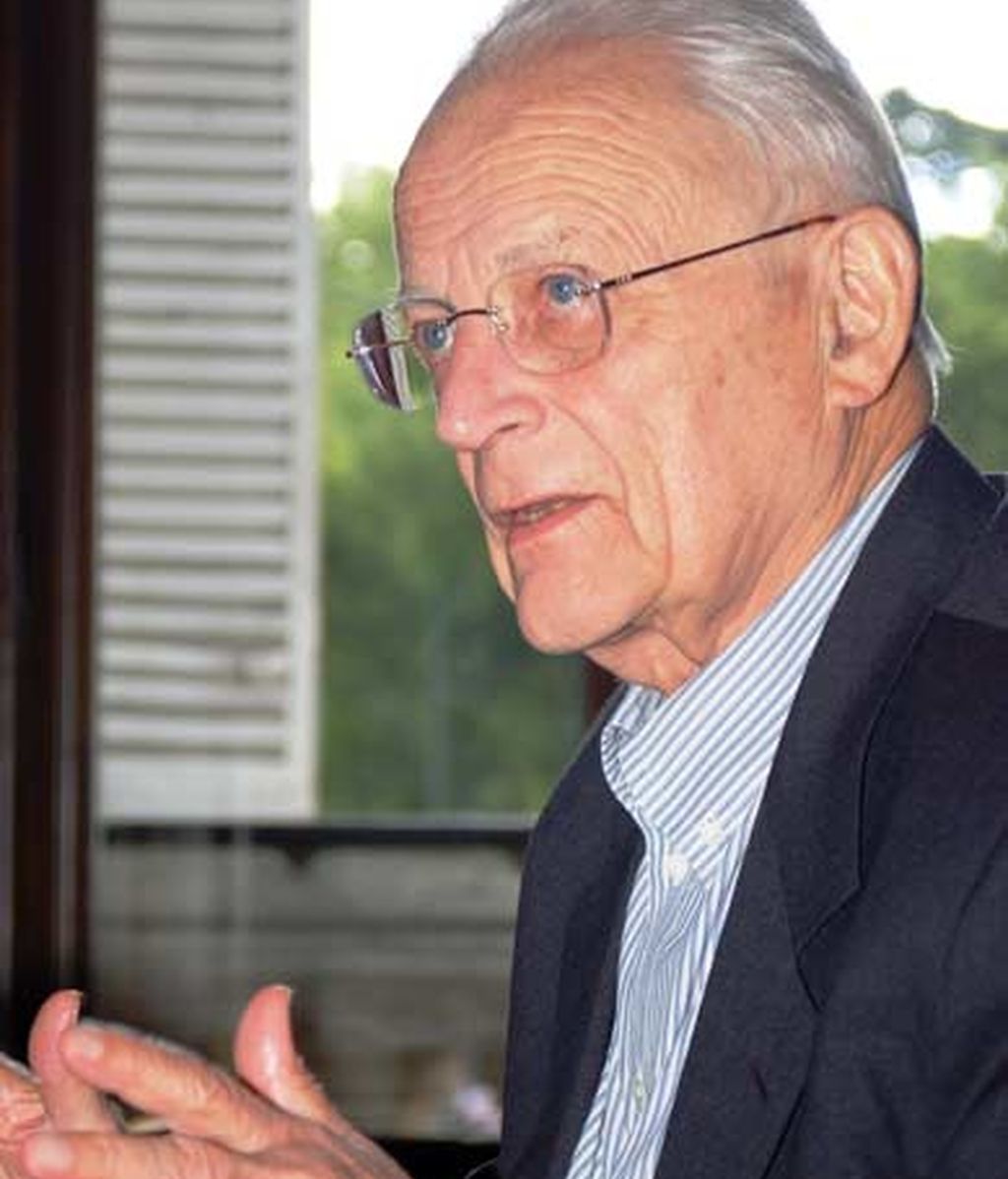 El sociólogo Alain Touraine durante la entrevista con InformativosTelecinco.com. Foto: Quieres Callarte El sociólogo Alain Touraine durante la entrevista con InformativosTelecinco.com. Foto: Quieres Callarte