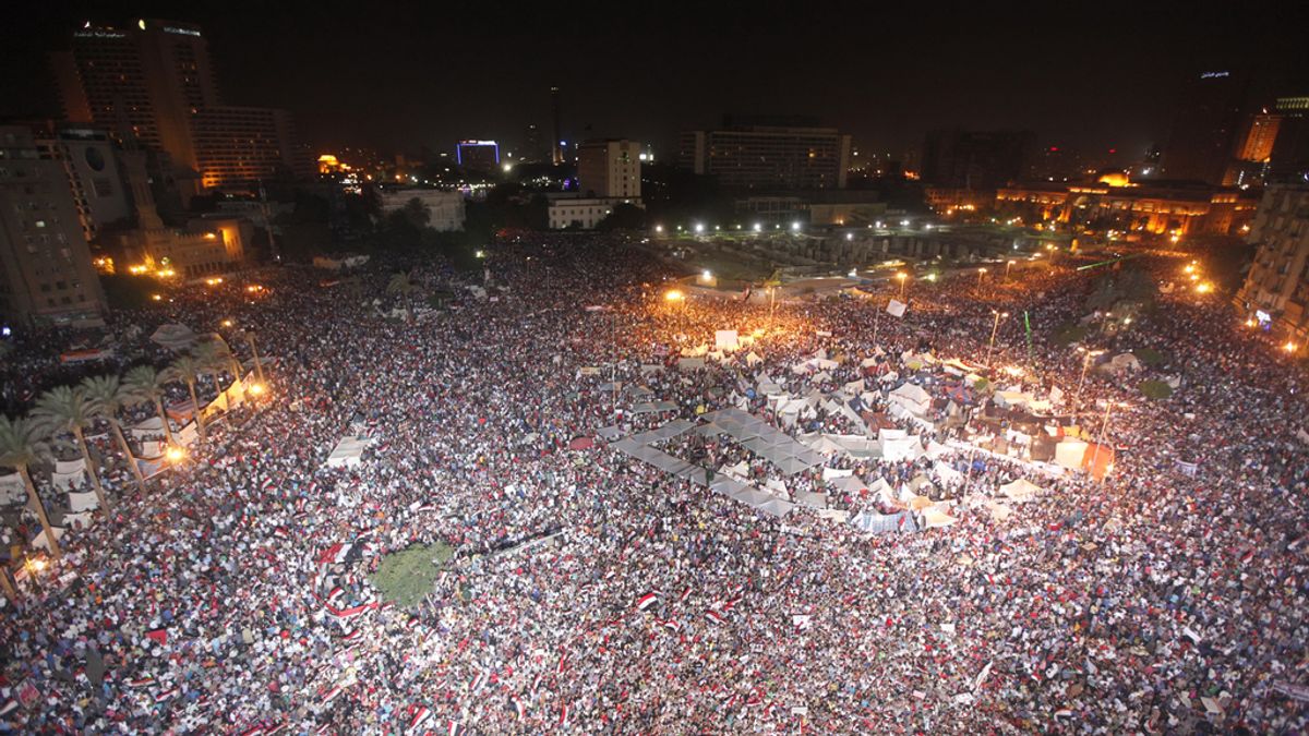 Cientos de miles de personas llenan las calles de El Cairo. Foto: Reuters