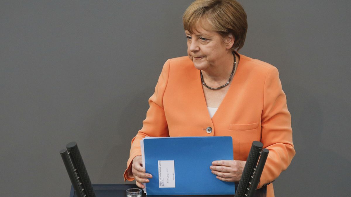 Merkel descarta negociaciones hasta que no se celebre el referéndum en Grecia