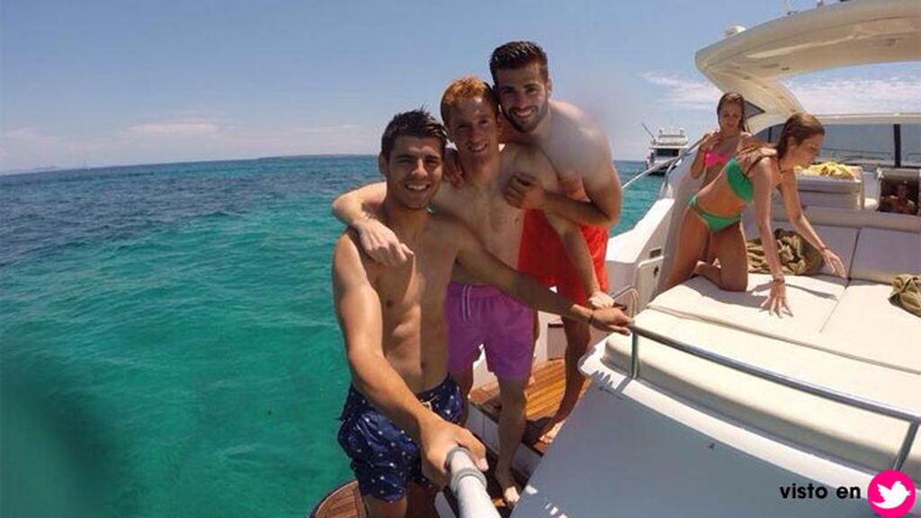 Los tres amigos en Ibiza