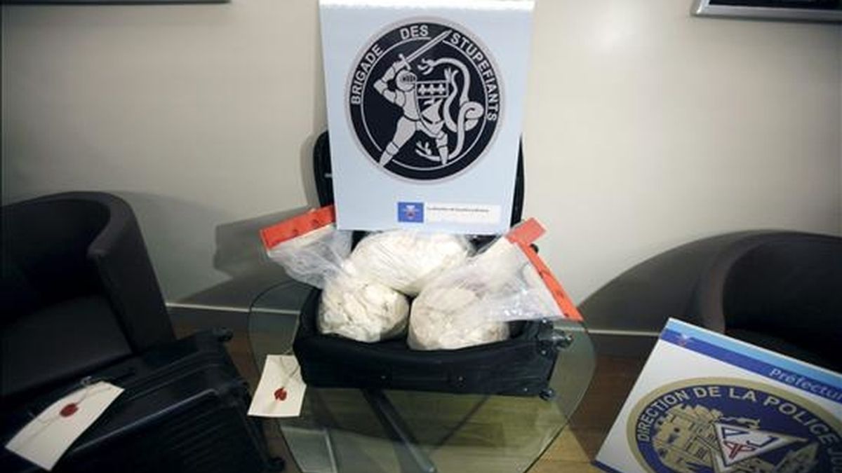 Tres personas has sido detenidas por la policía francesa tras haberse incautado de 110 kilos de cocaína por valor de 7 millones de euros, en un apartamento de Neuilly sur Seine, cerca de París, Francía. EFE