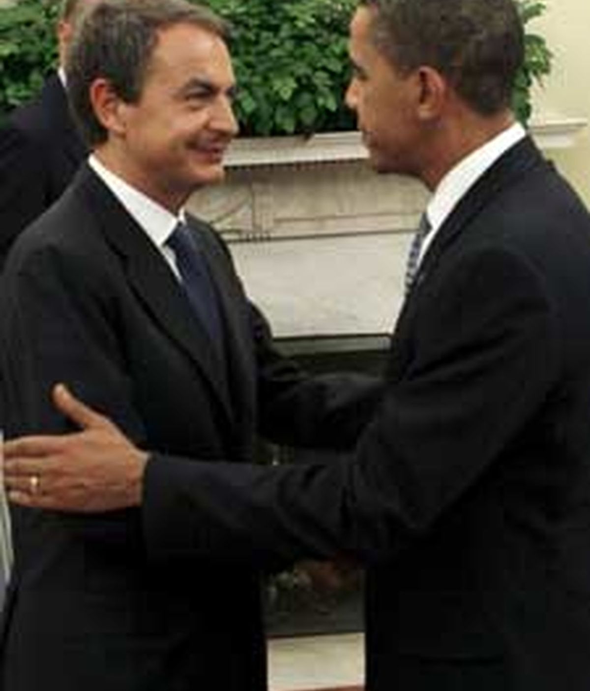 Obama saluda a Zapatero durante la visita del presidente español a la Casa Blanca el pasado 13 de octubre. Foto: EFE