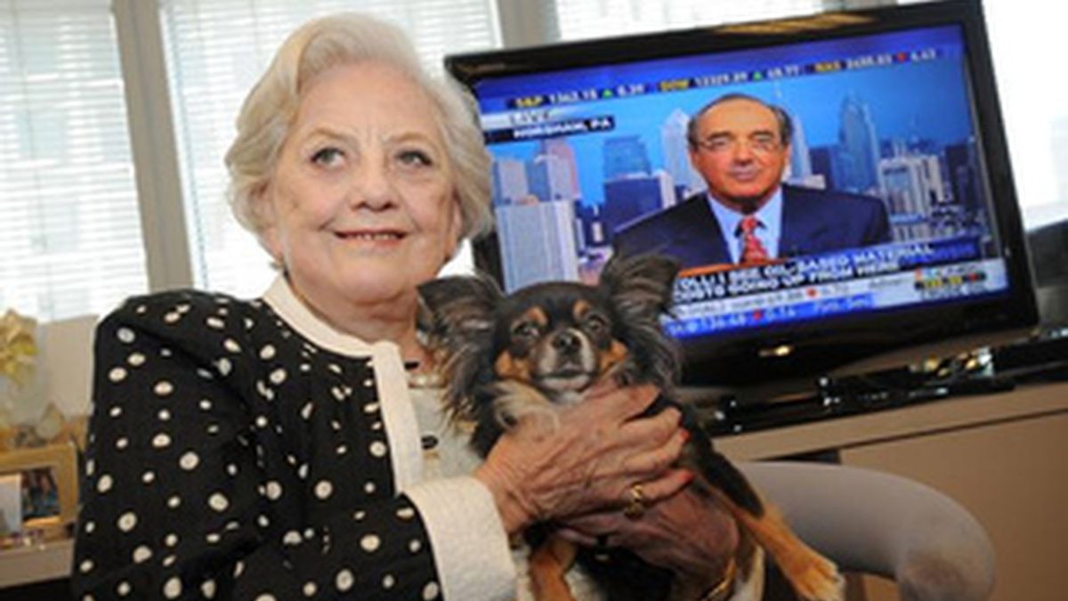 Muriel 'Mickie' Siebert deja a su perra 100.000 dólares