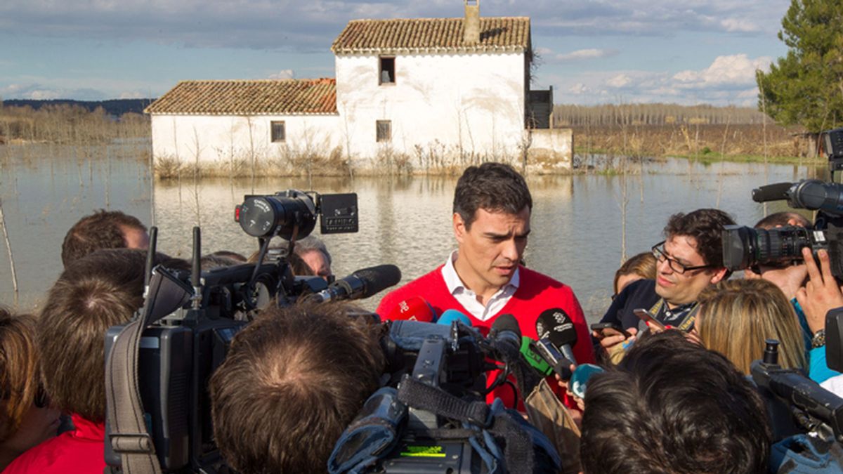 Pedro Sánchez visita las zonas afectadas por la crecida del Ebro