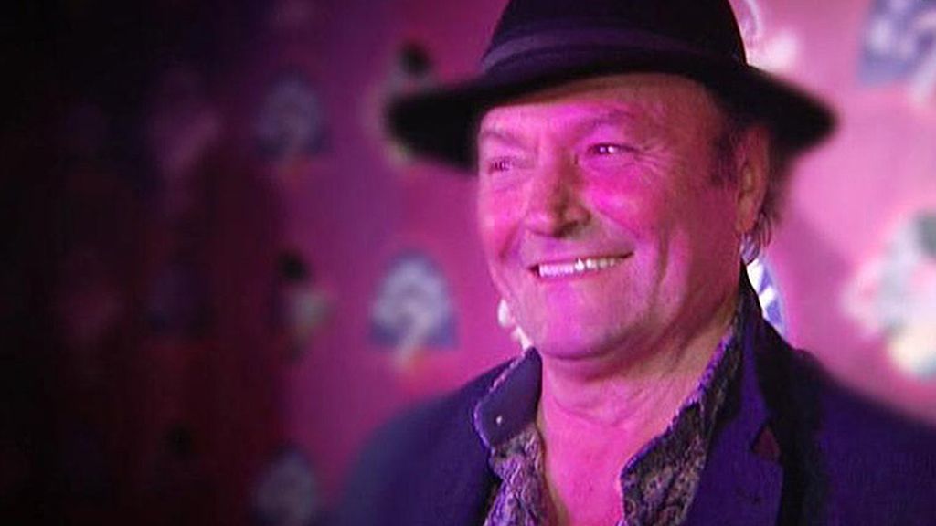 Habló con las cámaras, bailó y posó con Jacqueline