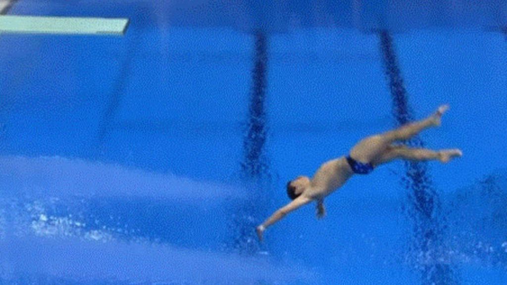 El alemán Stephan Feck, el peor salto desde el trampolín de 3 metros