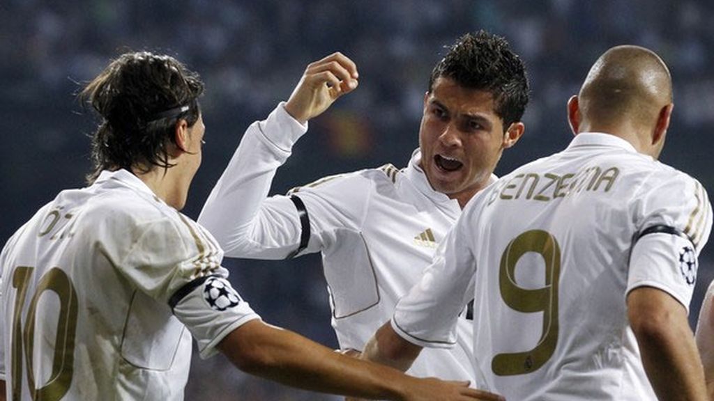 Cristiano Ronaldo anota frente al Ajax