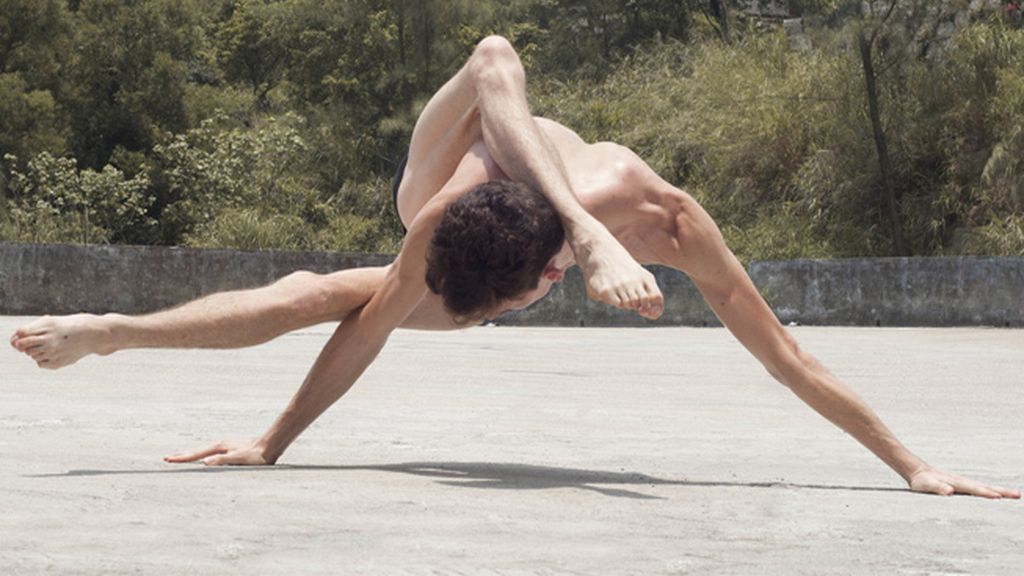 Sus posturas imposibles le hacen crear un estilo único