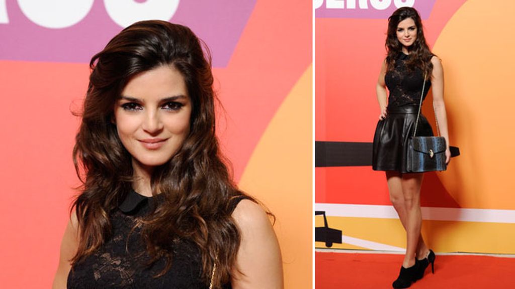 Clara Lago, conjugó a la perfección el encaje y cuero