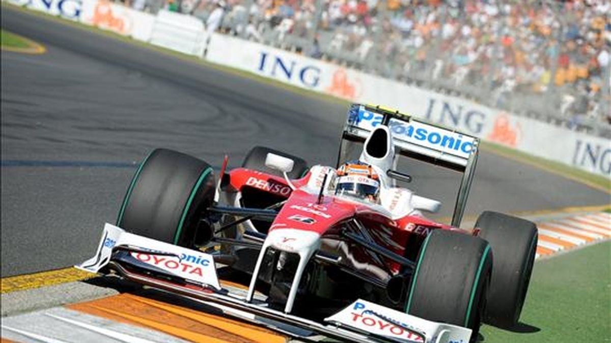 El pilioto alemán de Fórmula Uno Timo Glock, de Toyota, participa en la tercera sesión de entrenamientos libres en el circuito Albert Park de Melbourne (Australia). EFE