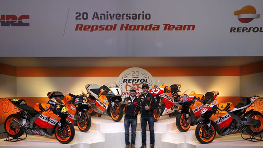 Marc Márquez y Dani Pedrosa soplan las 20 velas de Repsol y Honda en el Mundial