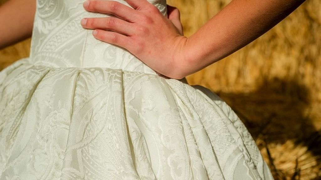 Para las bodas invernales, el brocado es tu tejido