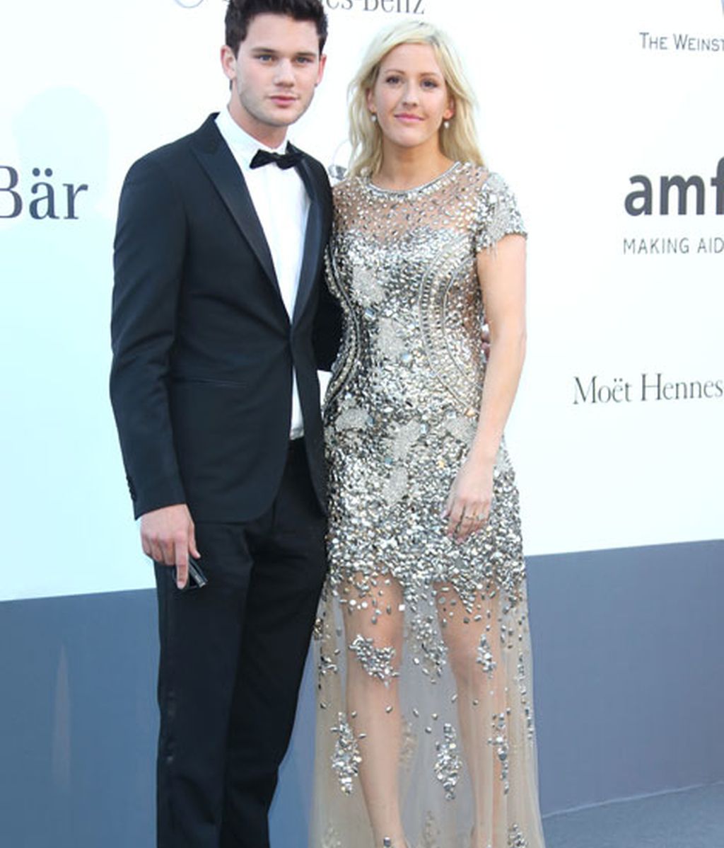 Jeremy Irvine acompañado por Ellie Goulding