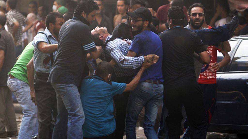 El caos y los episodios de violencia se apoderan de El Cairo