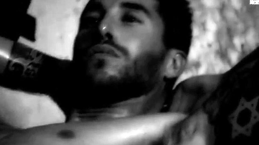 Sergio Ramos, posado de tatoos, músculos y... mensajito: "YO Rubio"