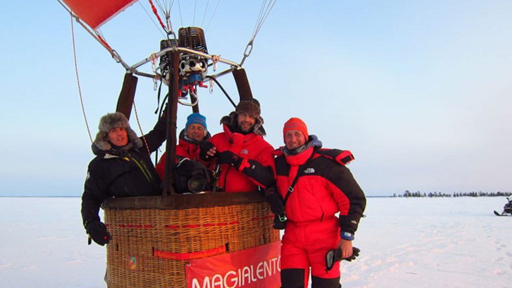 ¡Sobrevolamos en globo el lago helado más grande de Laponia!