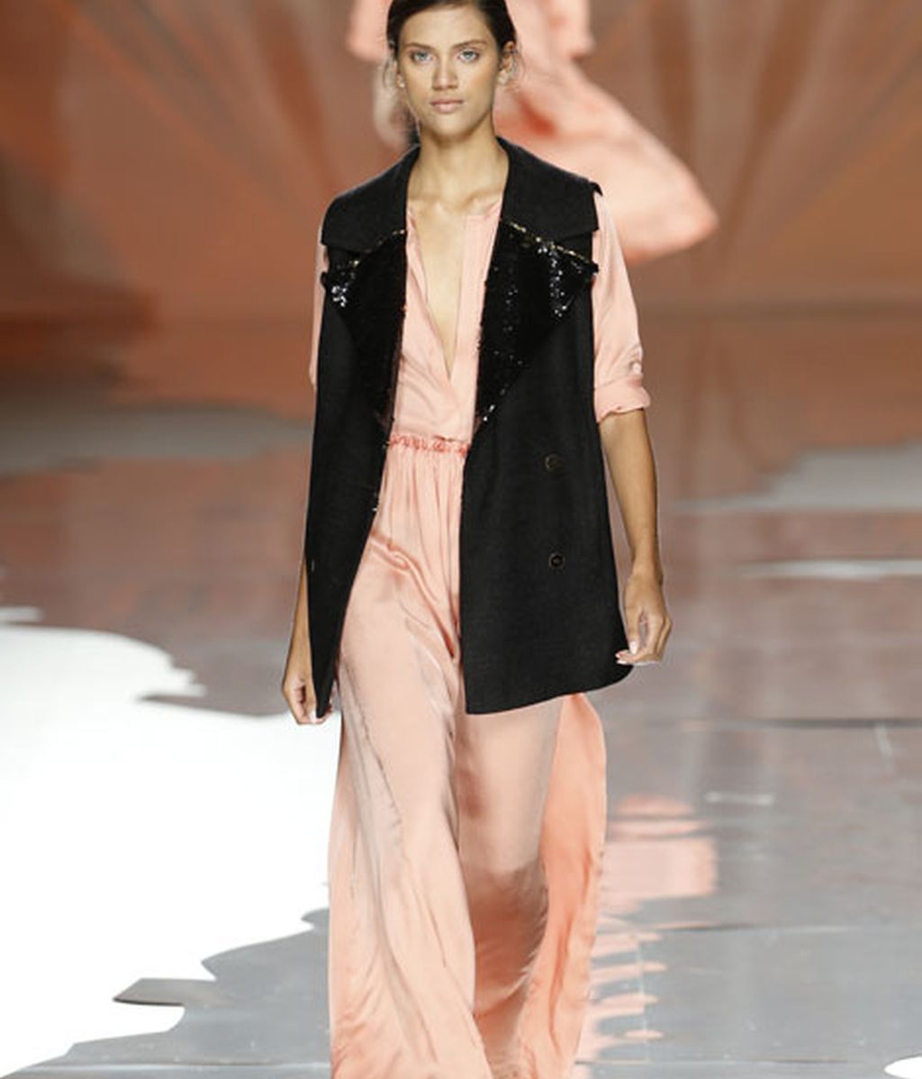 Siluetas fluidas y prints marineros