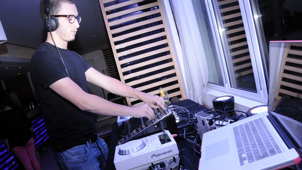 'Jonathan', de Aída, se adentra en el mundillo musical