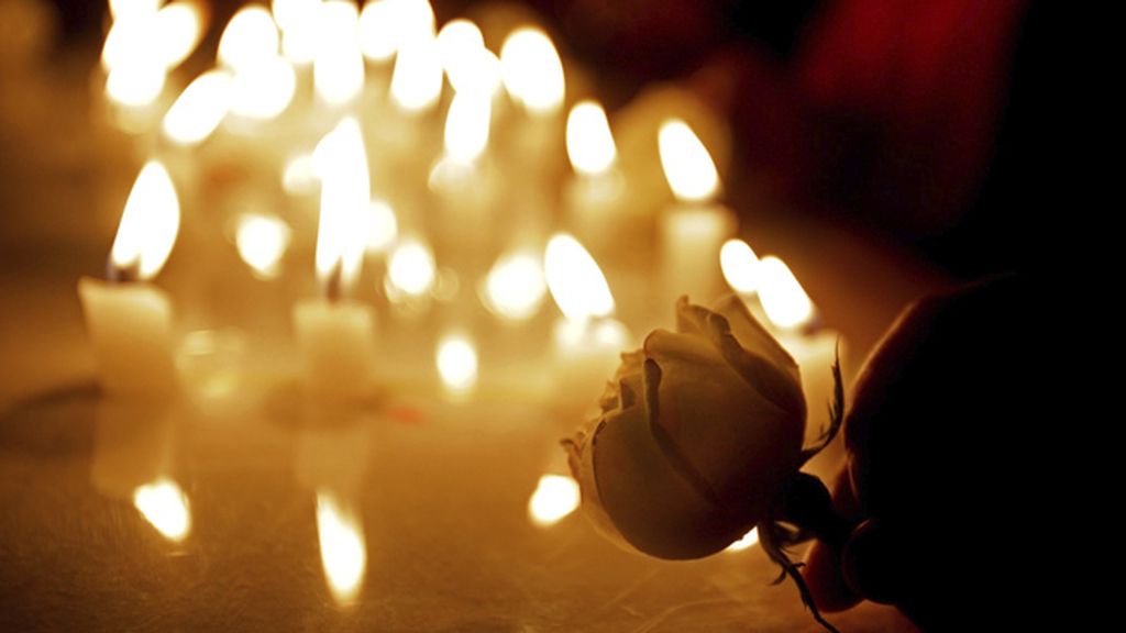 Indios rezan por las víctimas del siniestro del vuelo MH17