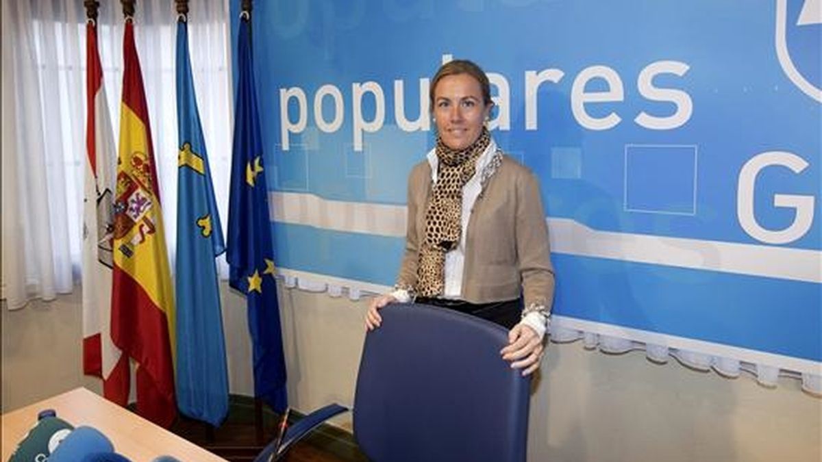 La diputada nacional y presidenta del PP de Gijón, Pilar Fernández Pardo, durante la conferencia de prensa que ha ofrecido hoy en Gijón, en la que se ha referido a la decisión del ex ministro Francisco Álvarez-Cascos de darse de baja en el partido. EFE