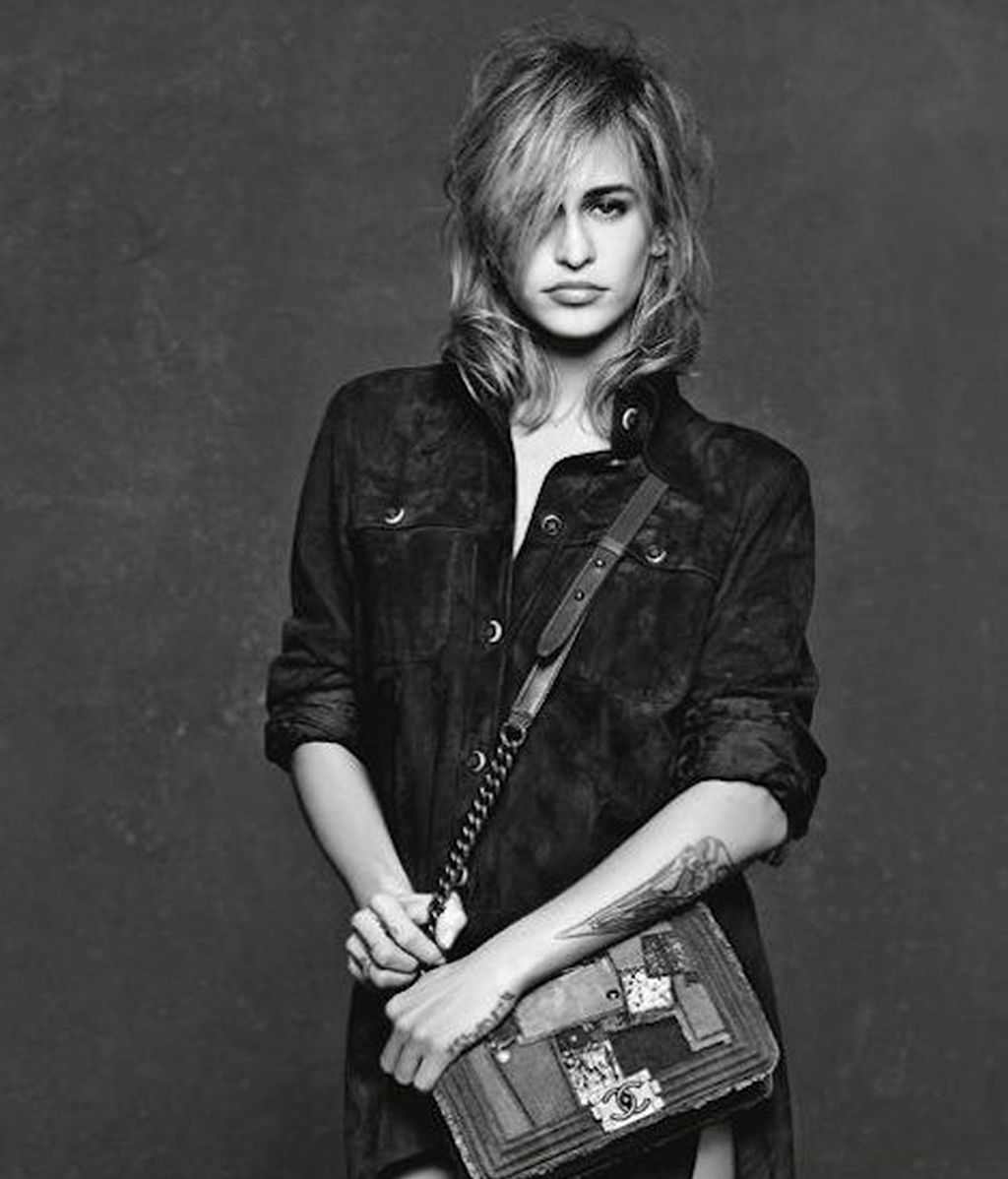 Tres chicas y tres bolsos, la nueva apuesta de Chanel