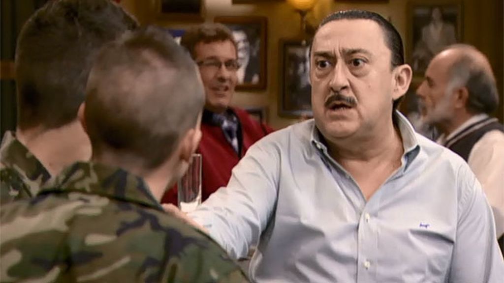 El hostelero cae en la broma de Jonathan y Mecos