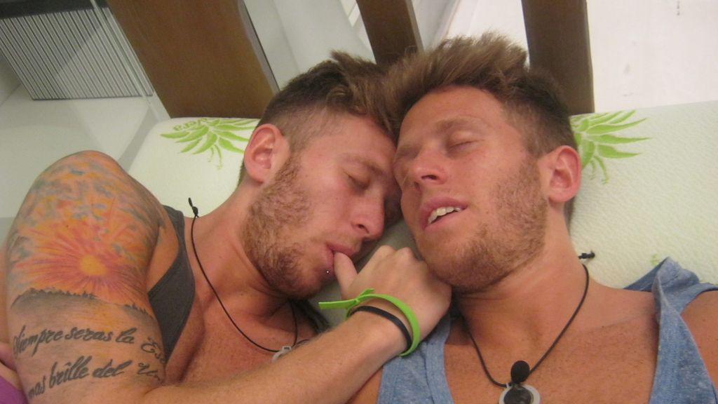 Los concursantes empaquetaron la almohada solidaria de Gran Hermano