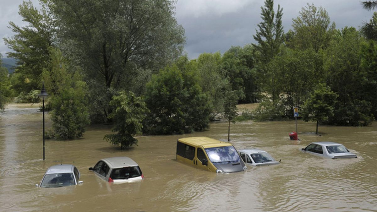 Evacuadas 25 personas de sus viviendas con lanchas neumáticas en Villava y Huarte por las inundaciones