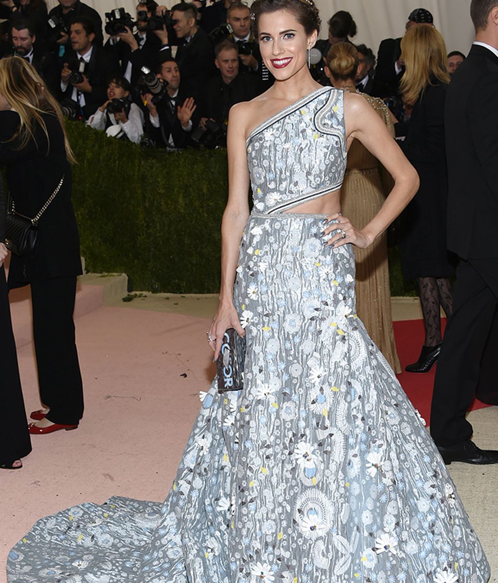 Allison Williams vestida de Peter Pilotto