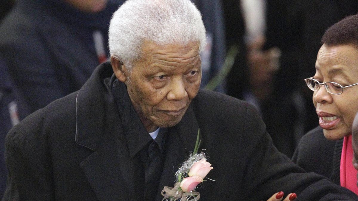 Mandela, durante el entierro de su bisnieta