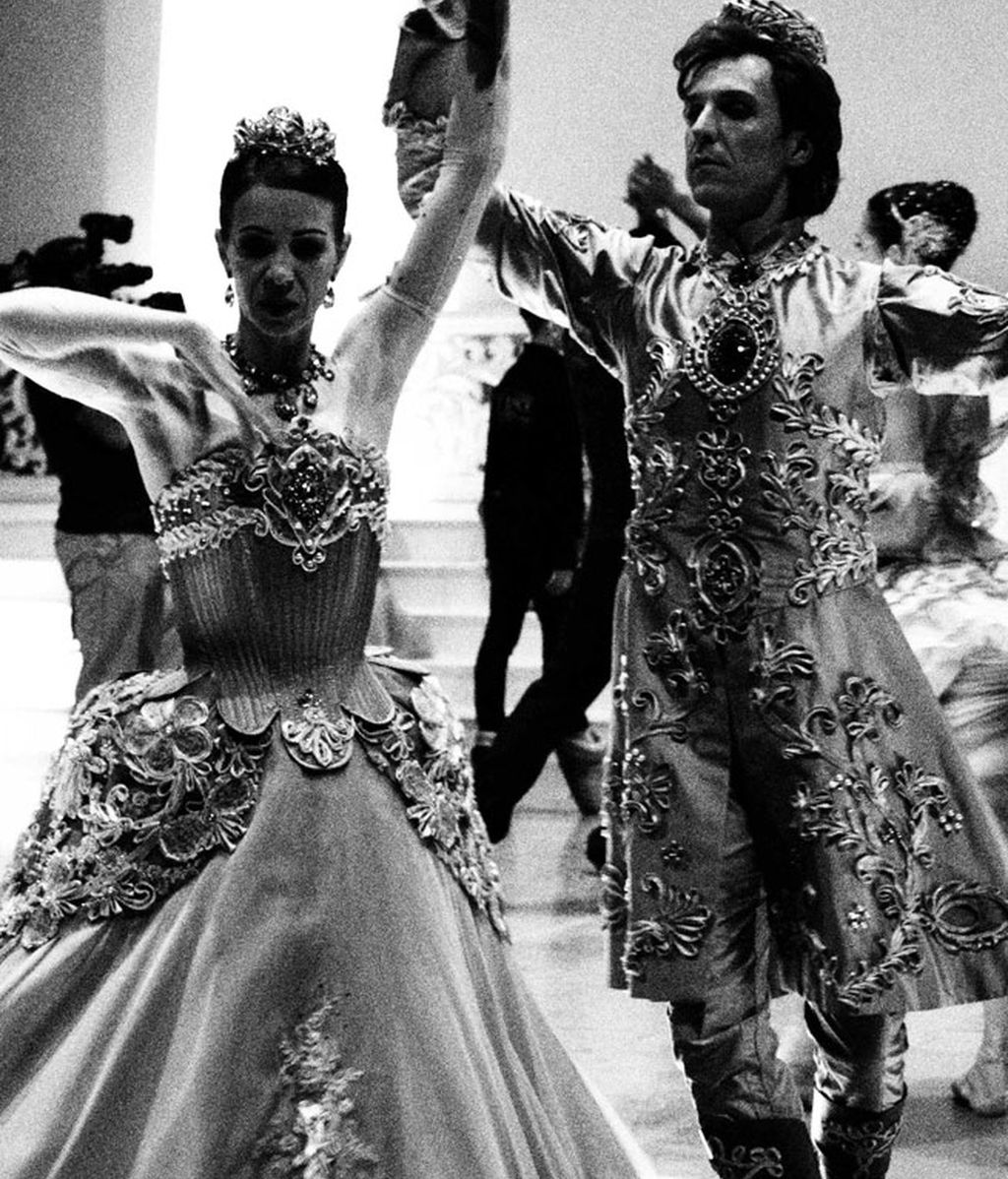 Así calientan los bailarines de Duato antes del ensayo general de 'La Bella Durmiente'
