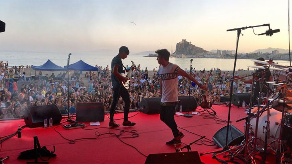 Ender o cómo hacer mágico un atardecer playero con buena música