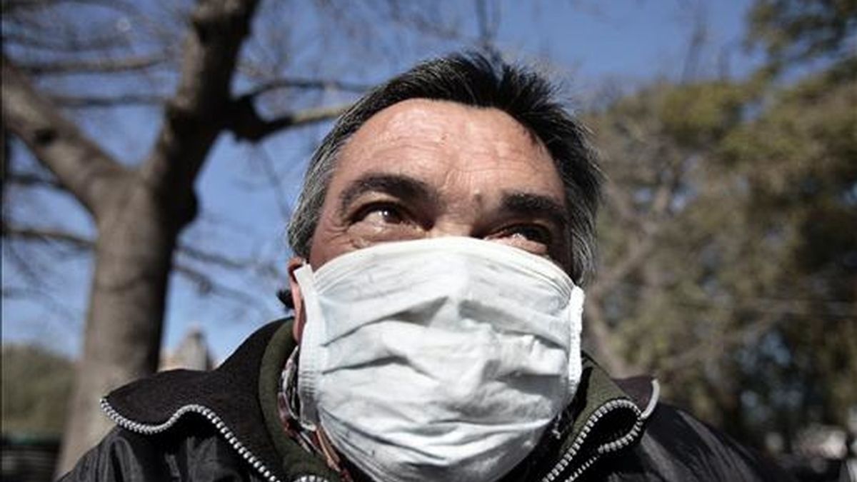 El total de muertos en Argentina por la gripe A llegó a 26 este viernes, cuando se confirmaron tres nuevos fallecimientos y 99 nuevos casos de afectados, con lo que el total asciende a 1.587. EFE/Archivo