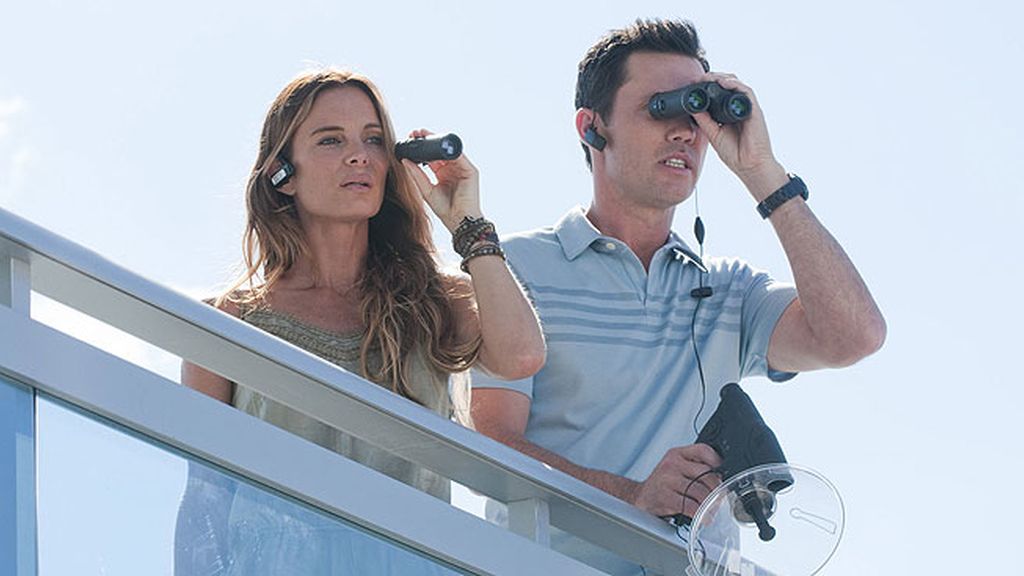 El exagente Michael Westen realiza extraoficialmente trabajos para la C.I.A. y el F.B.I