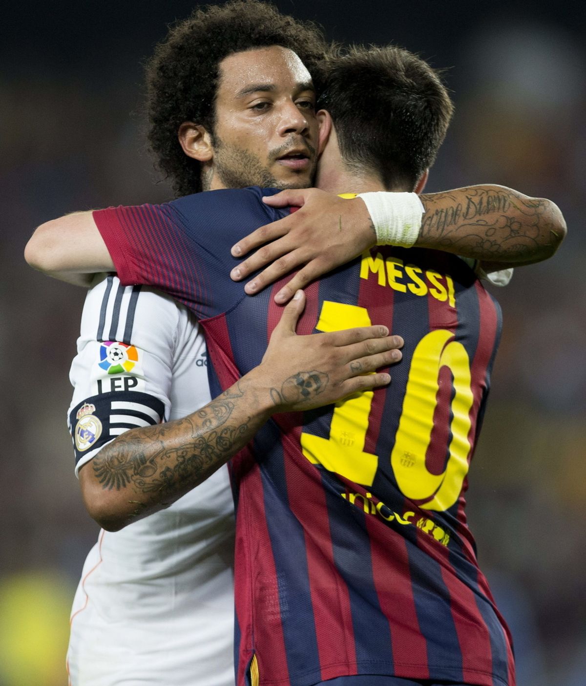 Abrazo de Marcelo y Messi al término del encuentro