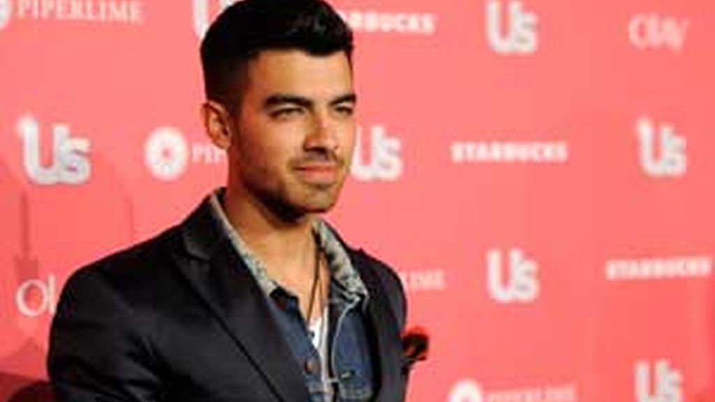 Joe Jonas en los Premios Weekly Us Hot Hollywood