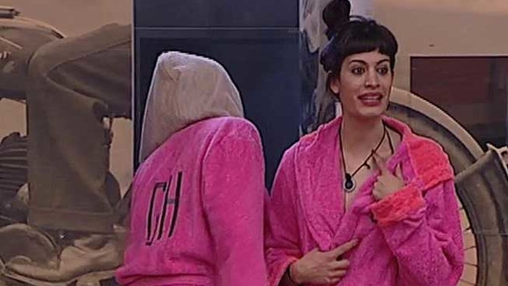 Los concursantes tienen albornoces customizados a lo 'GH'