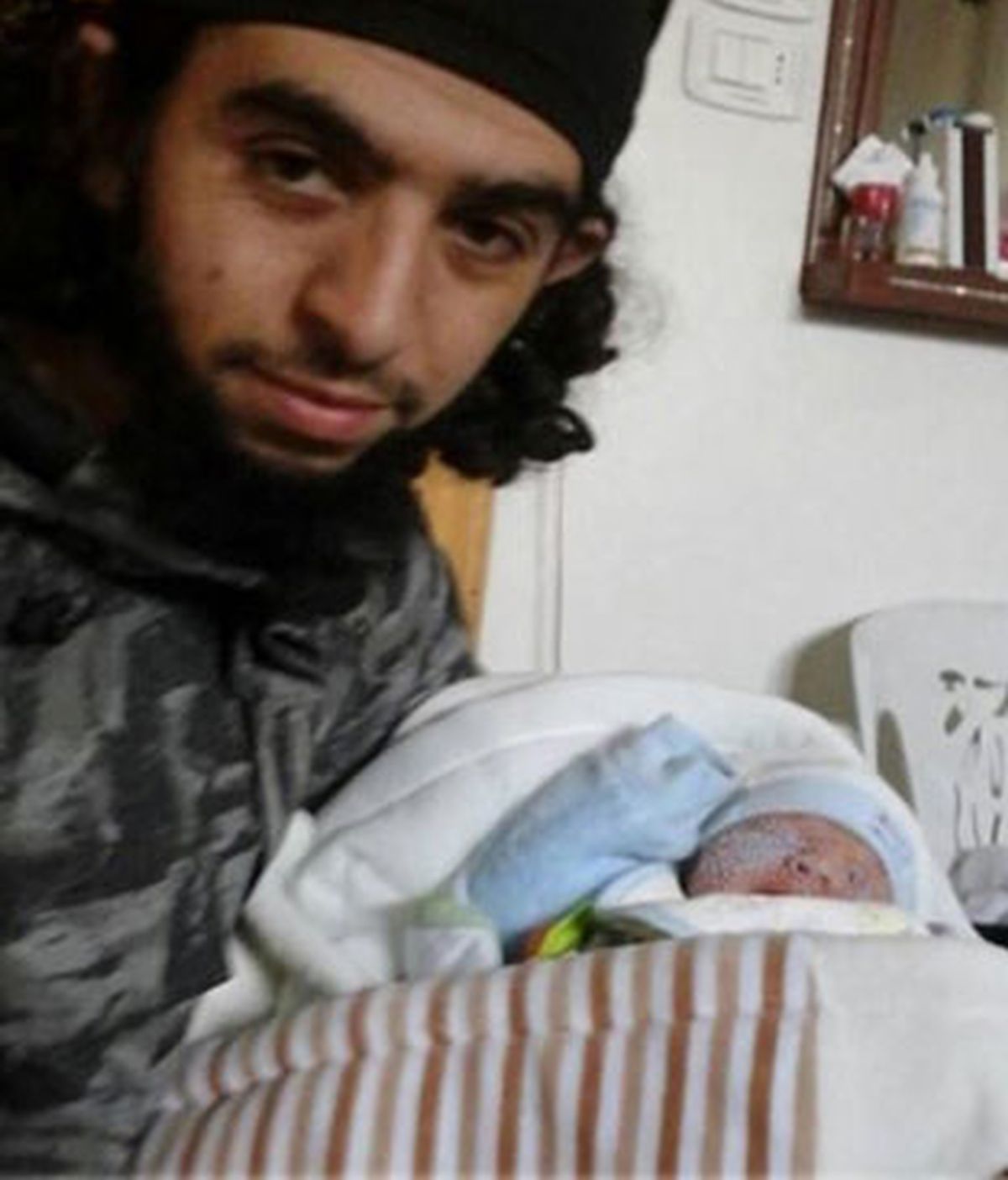 Nace en Siria el primer bebé español fruto del matrimonio entre una ceutí y un yihadista