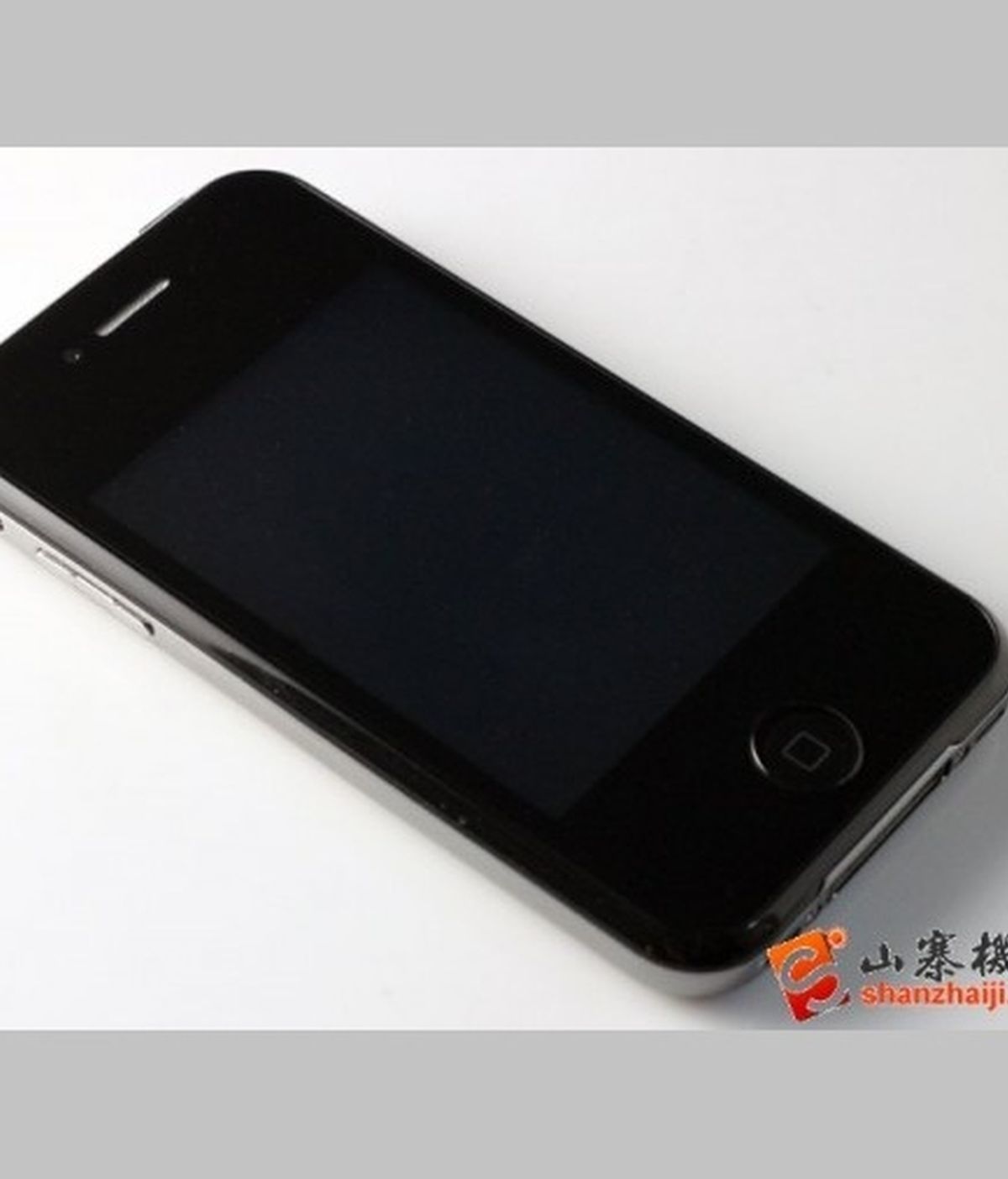 El 'smartphone' chino supuestamente tiene 64 GB de memoria interna y ya está a la venta en internet por 108 euros.