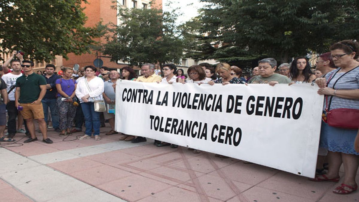 Unas 800 personas se concentran en Cuenca para condenar la violencia machista