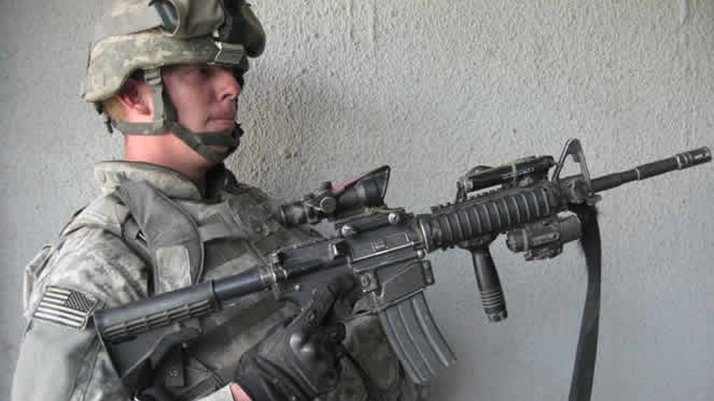 Jon Sistiaga: Sargento, ¿a qué estamos disparando?