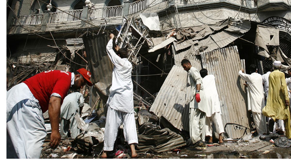 El balance por el atentado de Peshawar aumenta a 40 fallecidos y unos 100 heridos