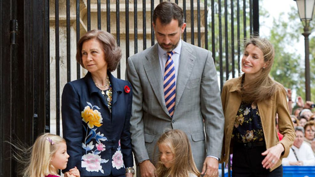 Los príncipes de Asturias y la reina Sofía, en la Misa de Resurrección