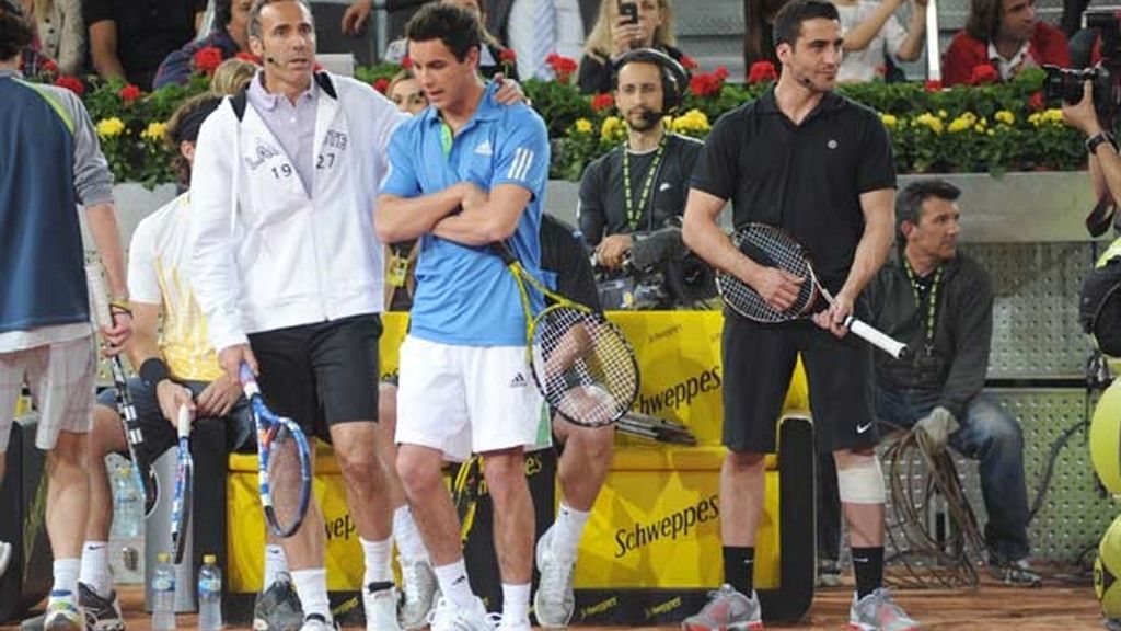 Miguel Ángel Silvestre y Mario Casas, tenistas solidarios