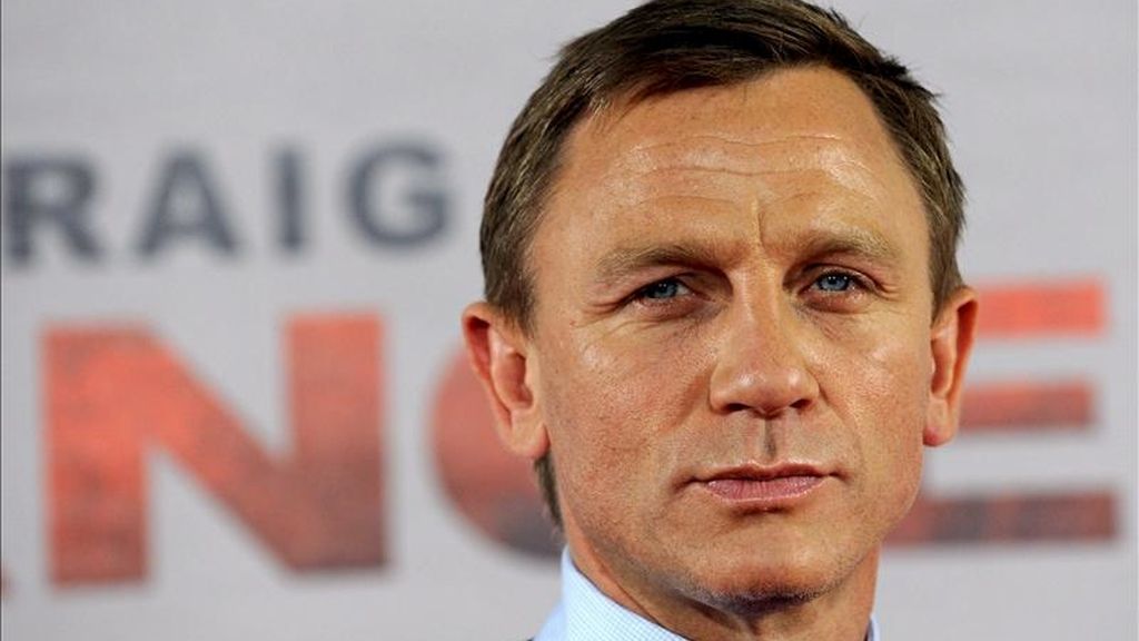 El actor Daniel Craig volverá a encarnar por tercera vez al famoso espía británico después de "Casino Royale" y "Quantum of Solace", aunque en esta ocasión lo hará bajo la dirección de Sam Mendes, que se estrena como realizador de la franquicia. EFE/Archivo El actor Daniel Craig volverá a encarnar por tercera vez al famoso espía británico después de "Casino Royale" y "Quantum of Solace", aunque en esta ocasión lo hará bajo la dirección de Sam Mendes, que se estrena como realizador de la franquicia. EFE/Archivo