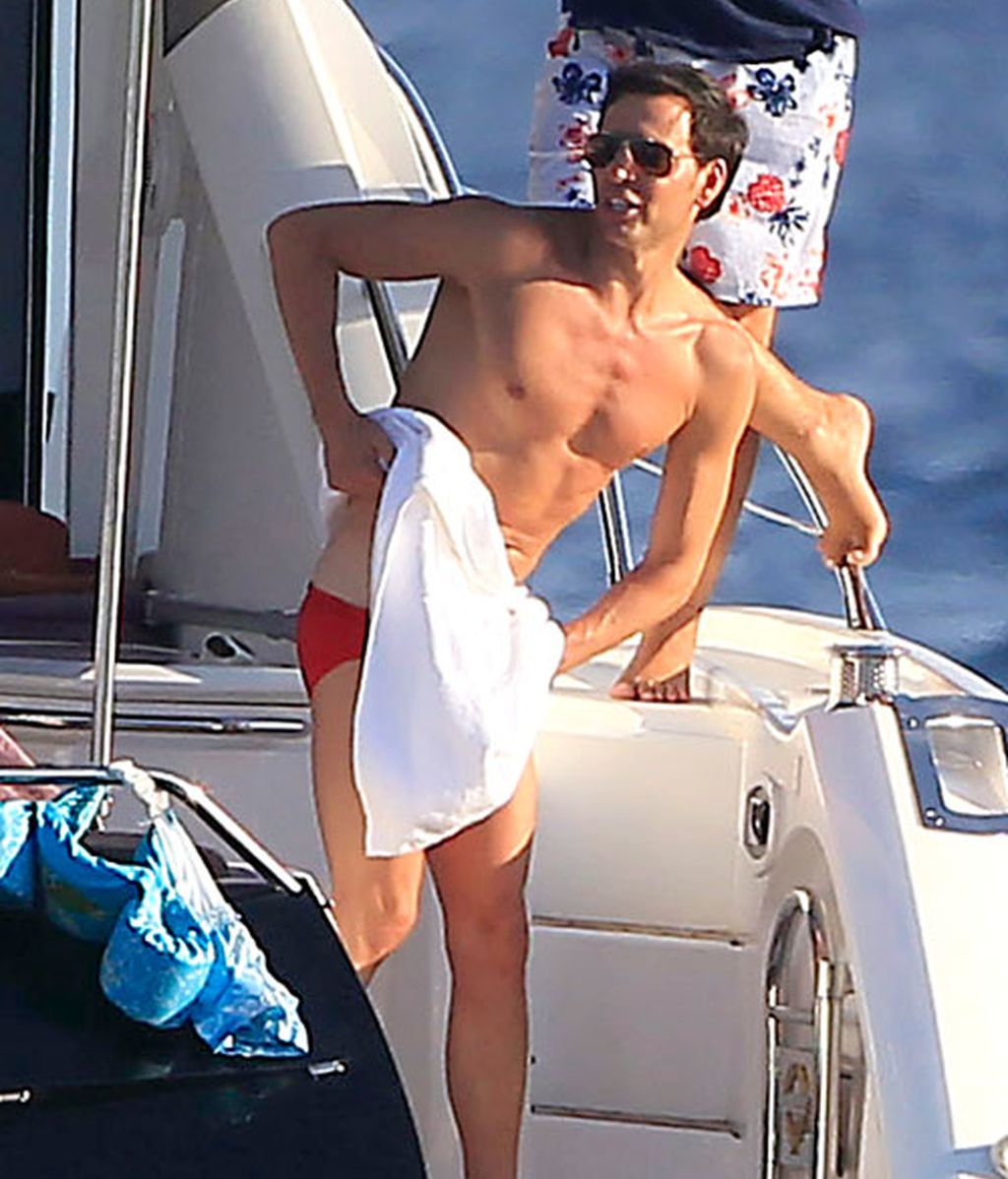 David Meca enseña a chapotear a Blanca Cuesta y Borja Thyssen