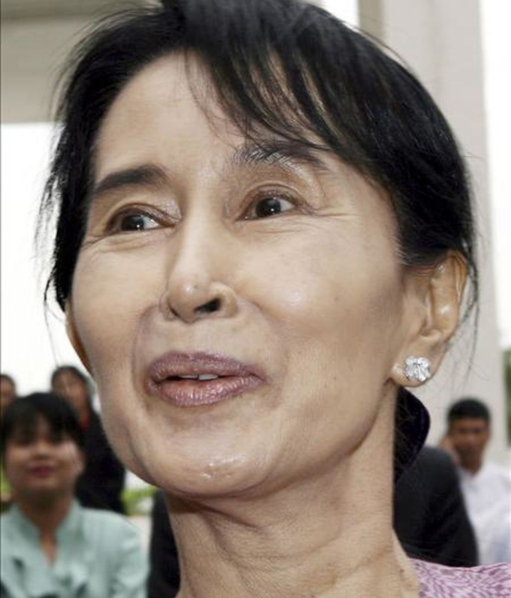 Entre las personas privadas de libertad se encuentra la líder de la oposición y nobel de la paz (1991), Aung San Suu Kyi, que ha vivido ya en cautividad 15 de los últimos 21 años. EFE/Archivo Entre las personas privadas de libertad se encuentra la líder de la oposición y nobel de la paz (1991), Aung San Suu Kyi, que ha vivido ya en cautividad 15 de los últimos 21 años. EFE/Archivo