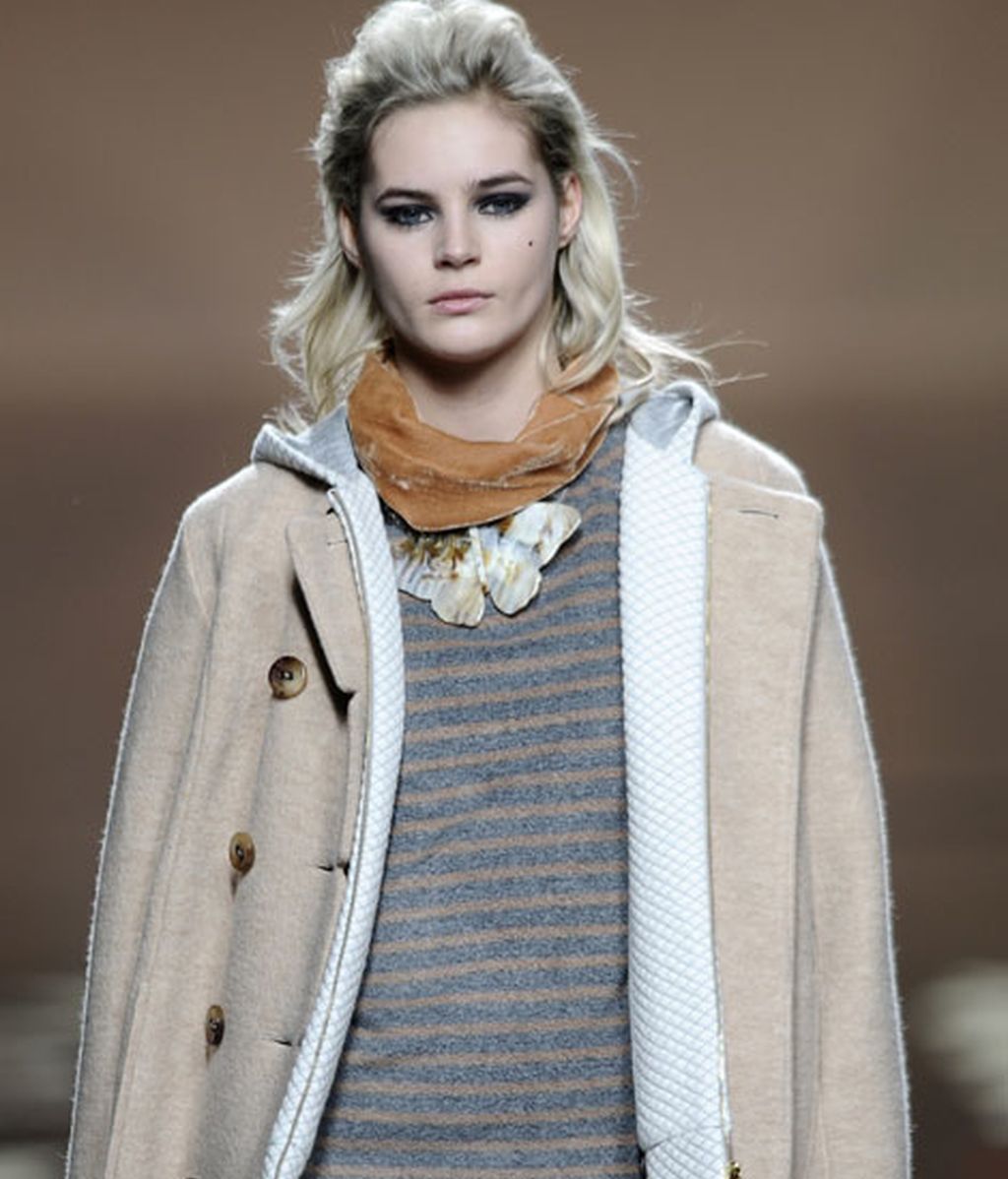 Ailanto: flores y mariposas en otoño