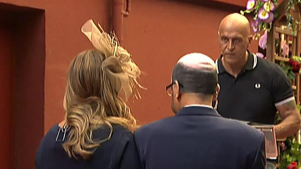Hernández y Carlota 'contraen matrimonio' como si del DJ y su novia se tratara